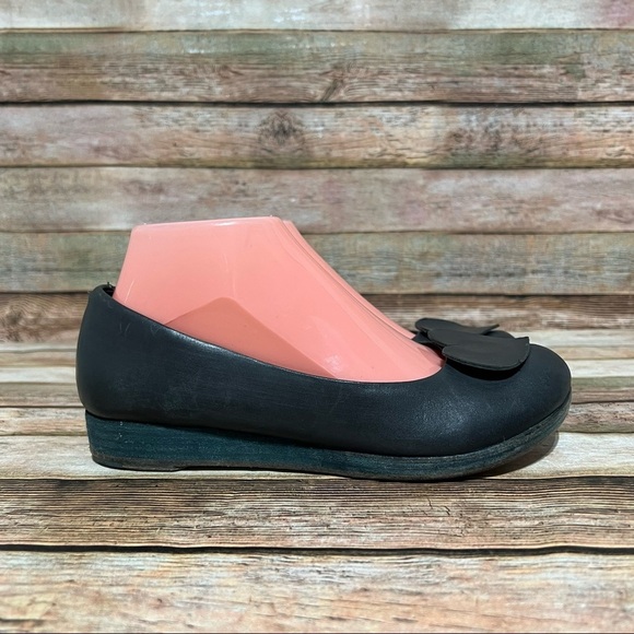 Kork-Ease Cruz Navy Leather Heart Flats - Picture 3 of 8